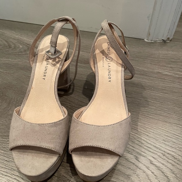 Chinese Laundry Grey heel , size 7.5, great condition!! - Picture 3 of 3